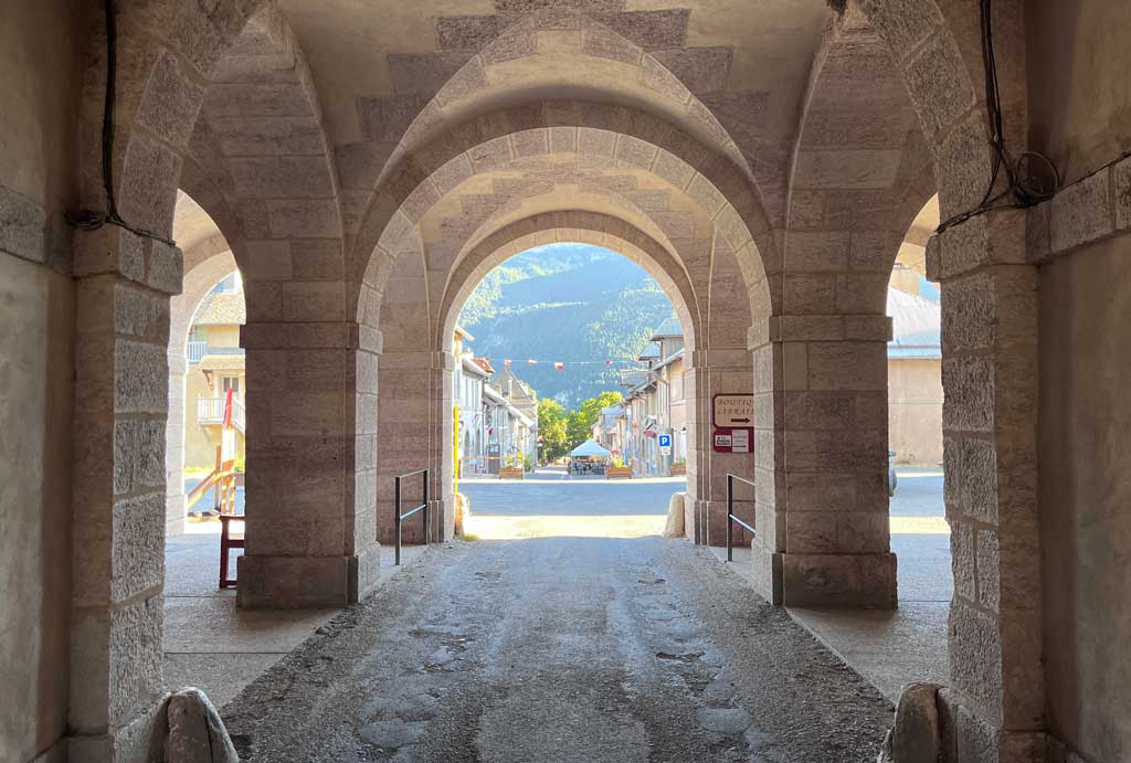 Die Zufahrt in den Ort Mont-Dauphin