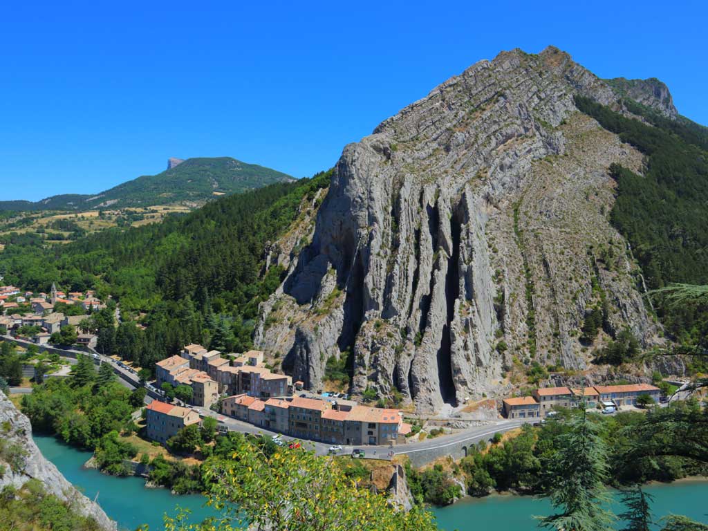 Blick auf den Berg »Rocher de la Baume«